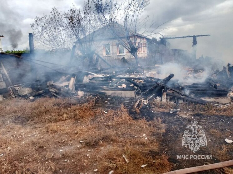 В Курской области бросок тока сжег 5 жилых домов и сараи