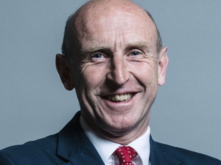 Министр обороны Британии Хили обратился к Путину из-за Украины