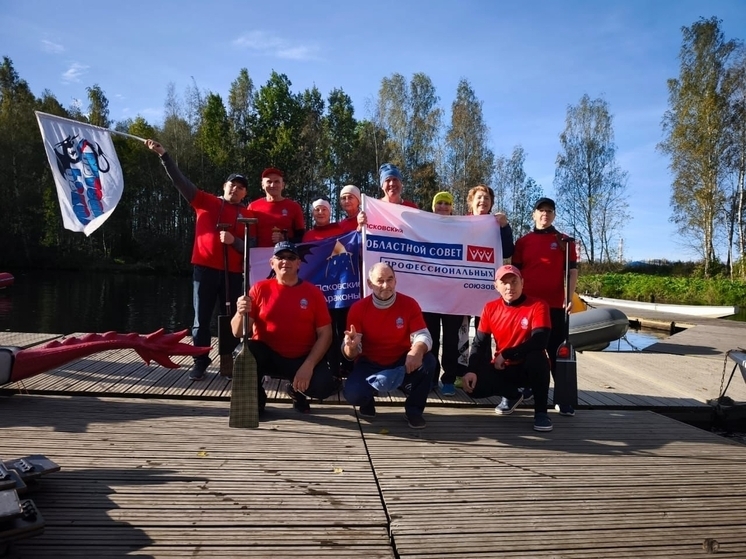 Гребцы и профсоюзы: псковский «Дракон» завоевал «серебро» в «Юнтоловской регате» в Санкт-Петербурге