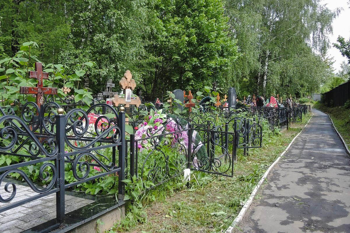 На Богословском кладбище Петербурга выявлены случаи незаконного подхоронения людей