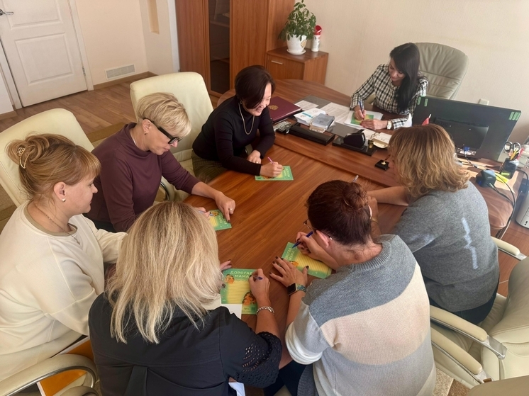 Сотрудники смоленского ЗАГСа присоединились к акции «Письма будущей маме»