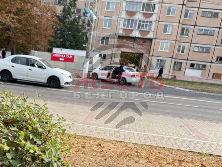 Неправильный разворот на дороге привел к аварии в Белгороде