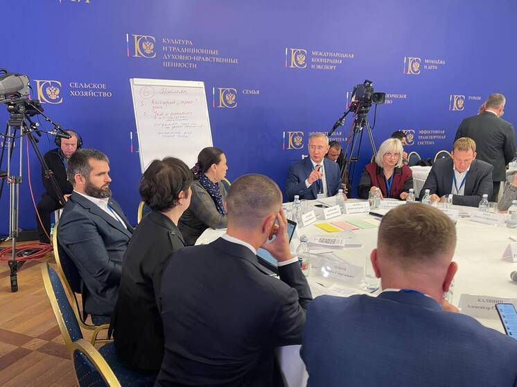 Калужский губернатор выступил модератором круглого стола комиссии Госсовета