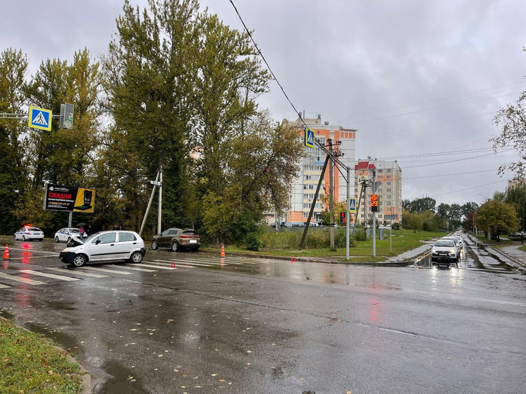 В Орле автоледи не уступила дорогу и спровоцировала ДТП на Наугорском шоссе