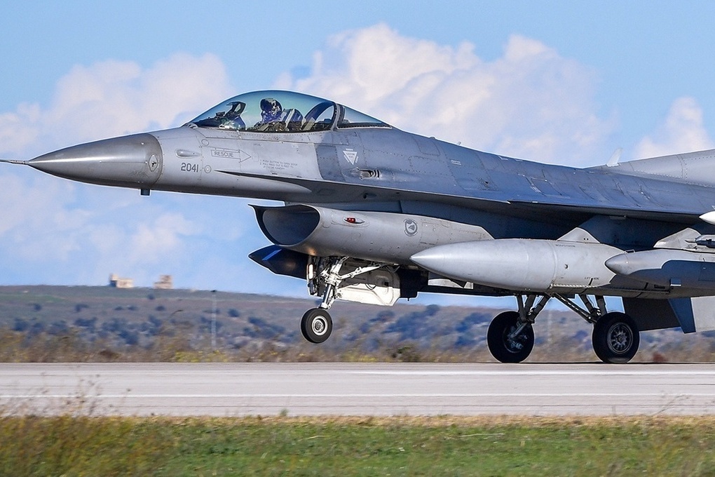 Замглавы МО Украины анонсировал новые поставки истребителей F-16 Mirage и Grippen