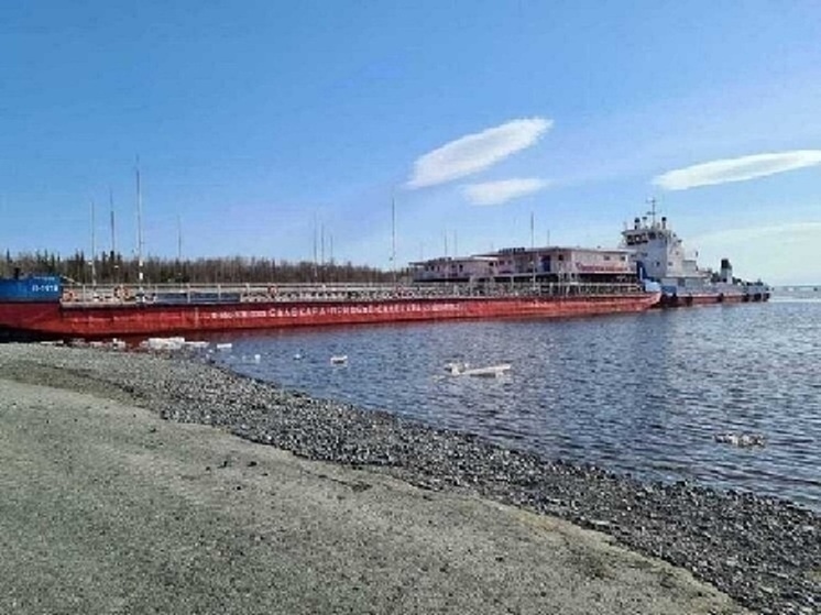 Из-за непогоды между Салехардом и Лабытнанги курсирует только 1 паром