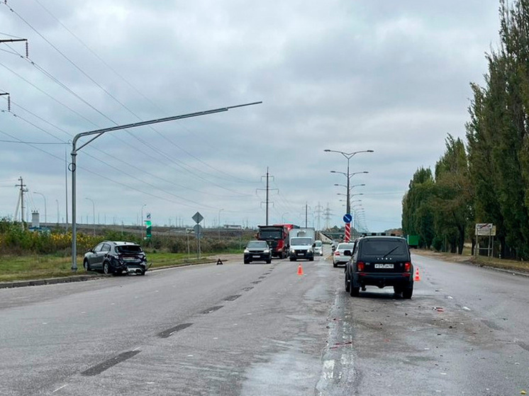 Липчанка с дочерью пострадали в результате наезда на стоящий автомобиль