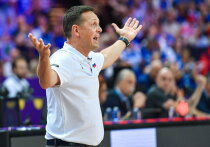 В прошлом первенстве «Зенит» из Санкт-Петербурга занял второе место, проиграв в финальной серии московскому ЦСКА. Будет ли снова битва между Питером и Москвой определяющей в Единой лиге? Уж слишком многое поменялось в «Зените» за межсезонье. На старте нового чемпионата необходимо разобраться, в каком состоянии входит в этот чемпионат клуб из города на Неве?