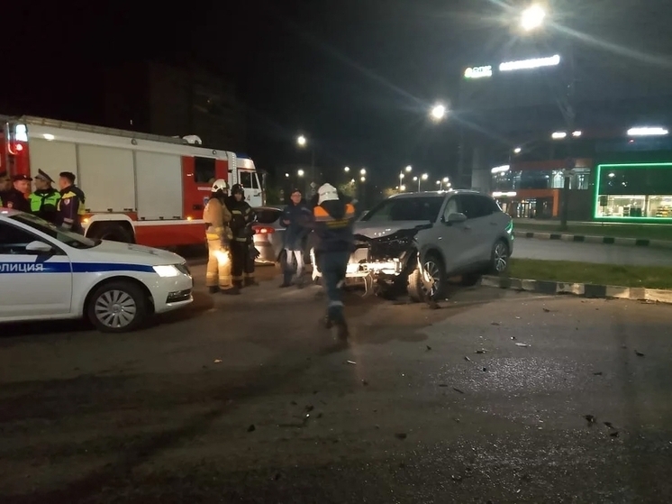 Водитель иномарки пострадала в ДТП на кольцевой в Великом Новгороде