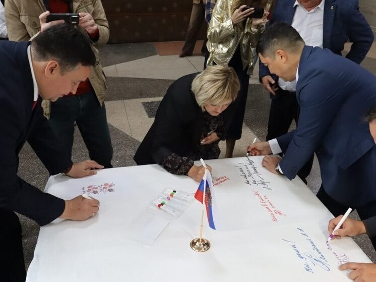 В Геническе стартовала символическая акция — «Скатерть Единения»