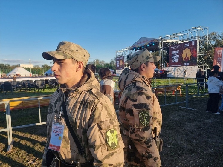 Росгвардейцам Калмыкии вручили грамоты за обеспечение безопасности на форуме