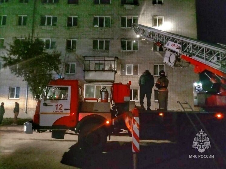 23 человек спасли при пожаре в многоквартирном доме Кургана