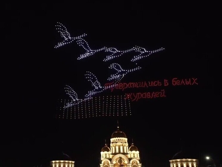 Курские картины показали в небе над Салехардом