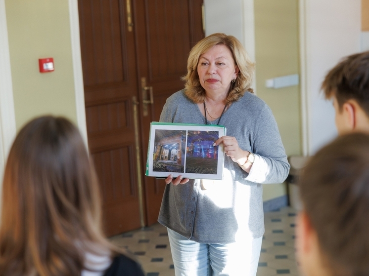 Театр изнутри: Псковский драмтеатр и реготделение «Деловой России» открыли для школьников театральное закулисье