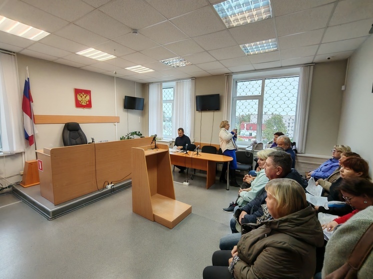 Наблюдая за действиями напористых бизнесменов, сельчане понимают, что их грабят