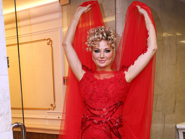 4,5 года за решеткой: певице Максаковой* вынесли заочный приговор