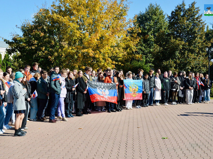 В Орле студенты спели гимн в честь Дня воссоединения с новыми регионами
