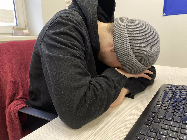 Нарколог Шуров порекомендовал идти к врачу во время затяжной осенней хандры