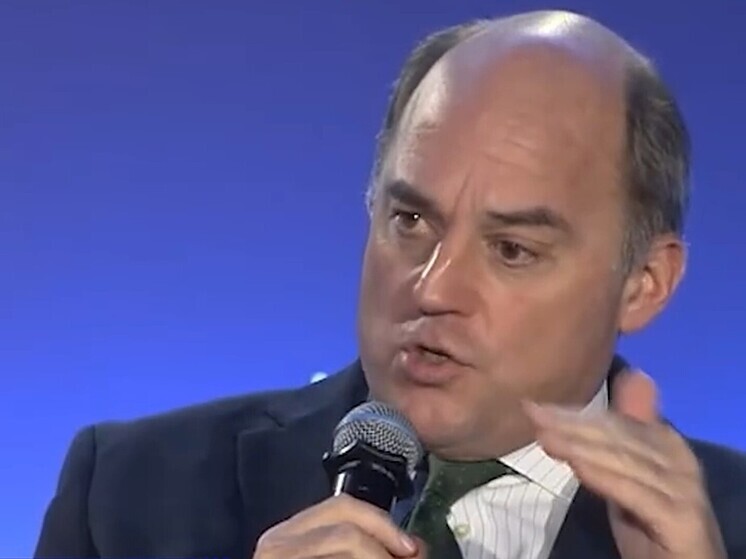 Экс-министр обороны Британии Уоллес призвал "задушить Крым"