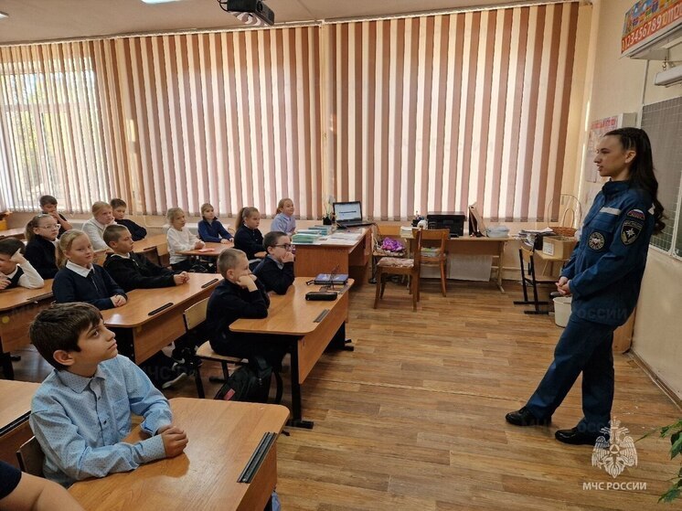 В Тамбове дети учатся помогать друг другу благодаря занятиям со специалистами МЧС