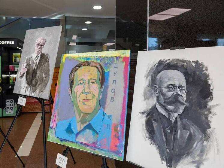 Выставка портретов градоначальников открылась в мэрии Владивостока