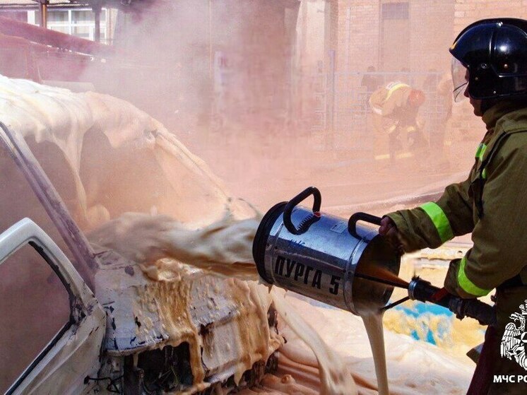 Легковой автомобиль горел на улице Светланской во Владивостоке