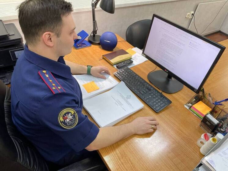 В Салехарде девушка с малолетними подругами избила школьницу и сломала ей нос