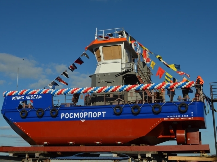 В Карелии спустили на воду судно "Лебедь", предназначенное для уборки мусора