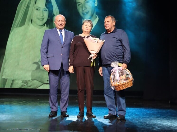 Долгожители Хабаровска приняли поздравления от мэра города