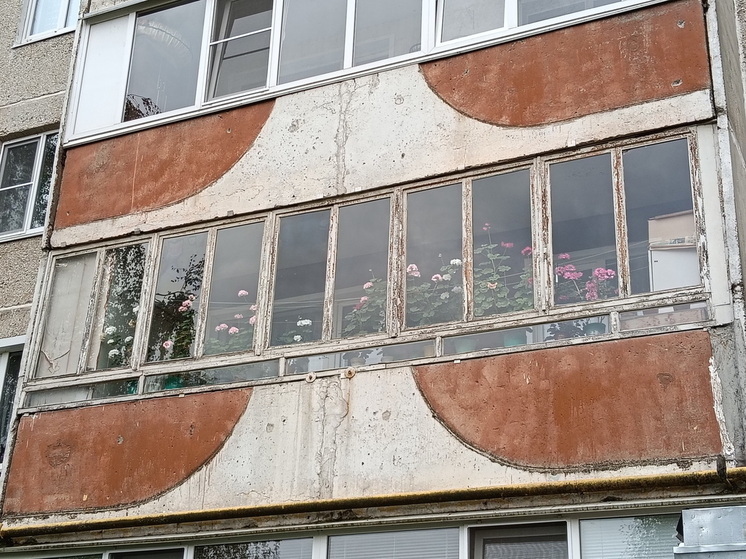 От штрафа до уголовки: чем могут грозить россиянам старые вещи на балконе