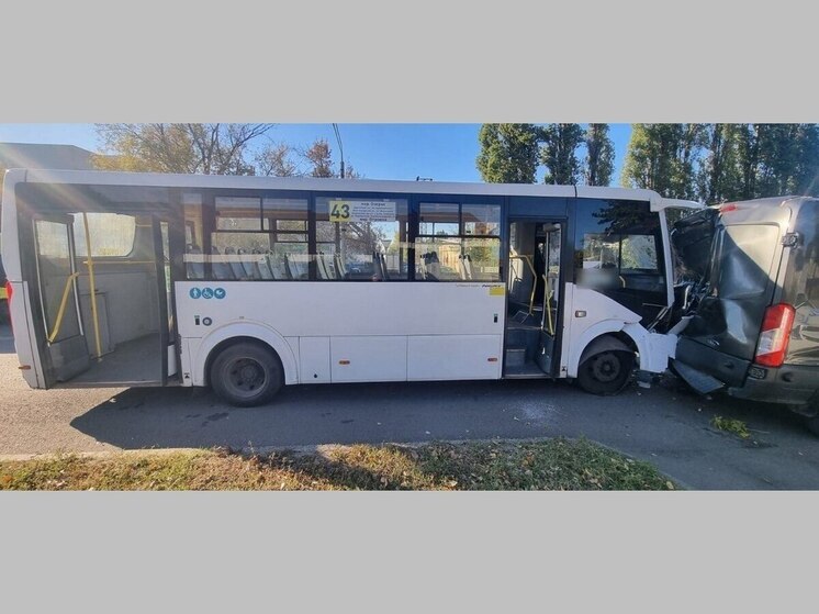 12-летний пассажир и еще 5 человек пострадали в воронежском автобусе во время ДТП
