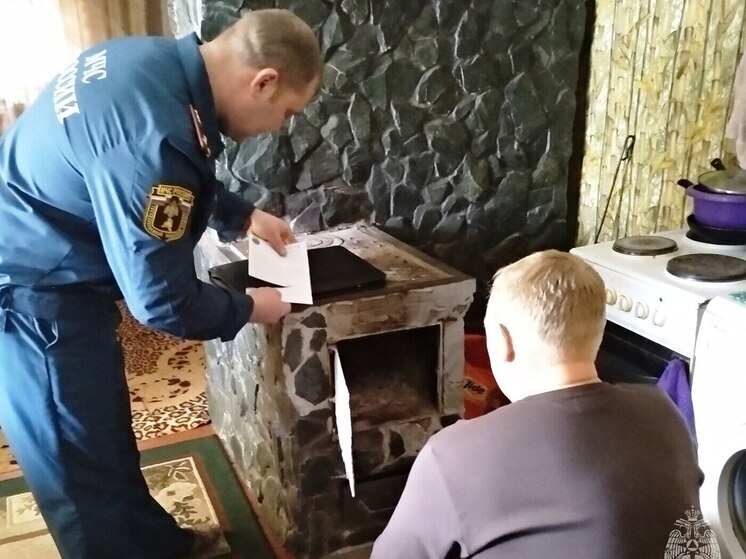 Мужчина и двое детей отравились угарным газом в Барнауле