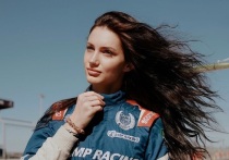 Российская автогонщица, бывший пилот женского формульного турнира W Series Ирина Сидоркова показала, как выглядит в обычной жизни, вне спорта. 22-летнюю гонщицу не даром причисляют к самым красивым спортсменкам страны. 
