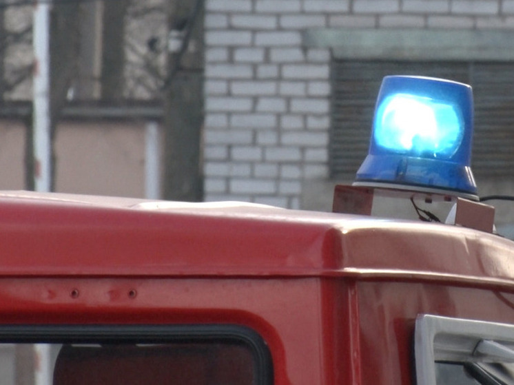 В Буграх из-за пожара на балконе в многоэтажке эвакуировали 23 человека