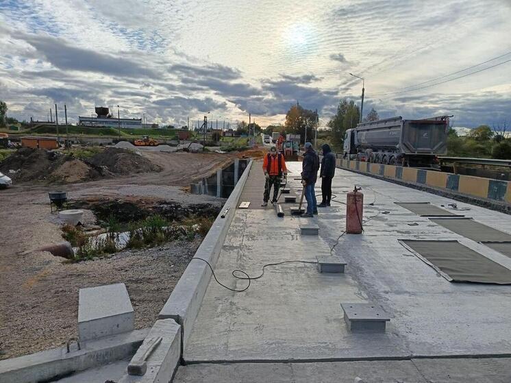 В Новомосковском районе продолжается ремонт моста через Ольховку