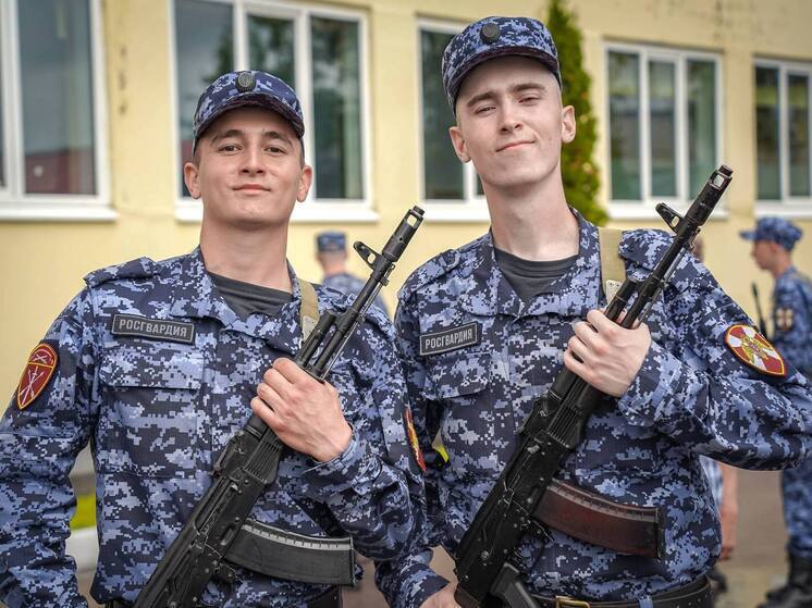 На службу в Росгвардию призовут около 500 ленинградцев и петербуржцев