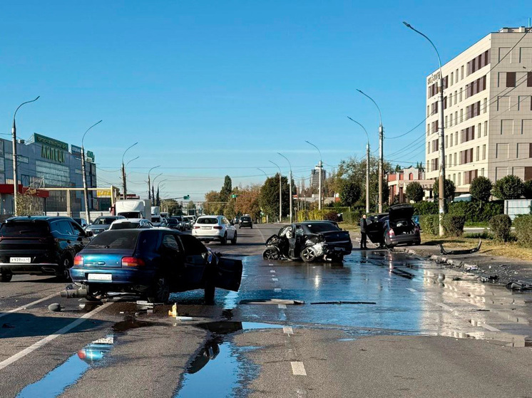 В Липецке массовая авария собрала в кучу 5 автомобилей