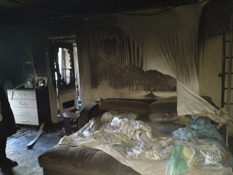 В Йошкар-Оле пожарные вывели из горящего пятиэтажного дома 12 человек