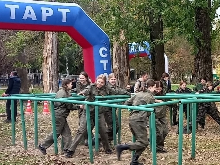 Школьницы в погонах представили Ленобласть на всероссийской игре