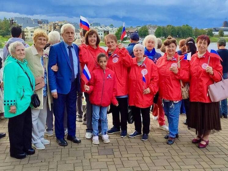 Михаил Ведерников поздравил псковичей с Днем пожилого человека