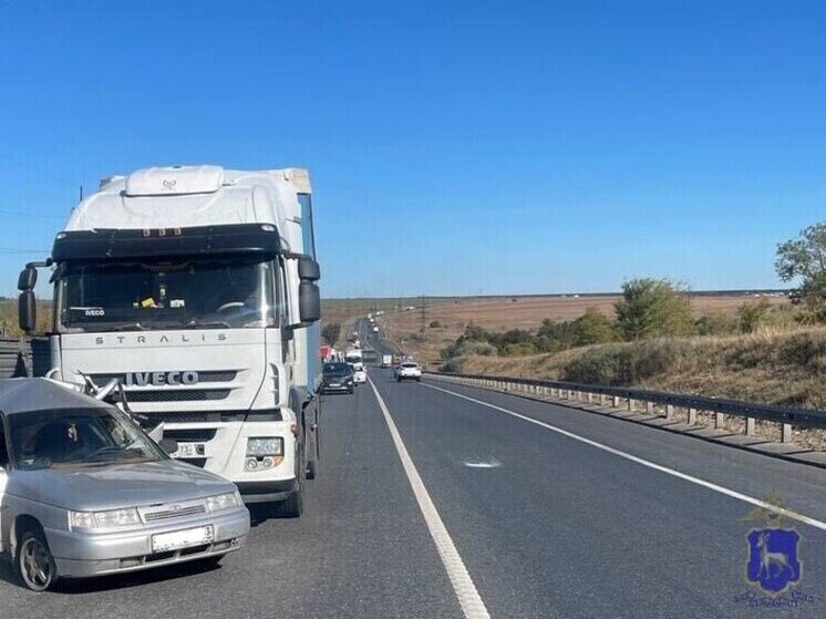 Водитель и пассажир «десятки» пострадали в ДТП с грузовиком в Самарской области