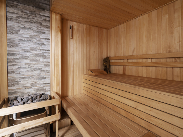  Врач объяснил, кому опасны походы в баню