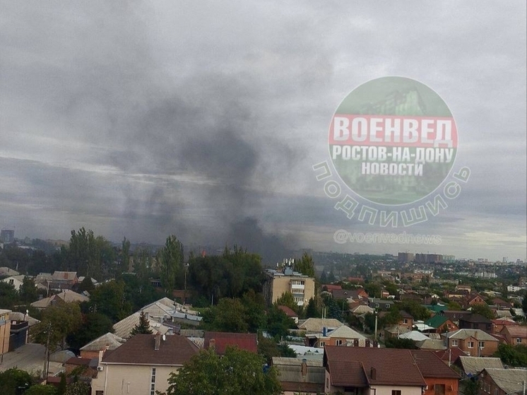 В Ростове в районе Вавилова на большой площади полыхает склад