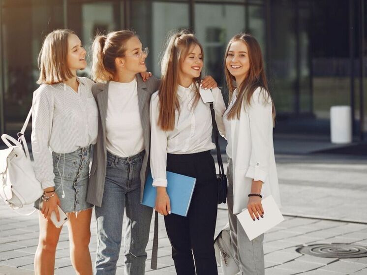 Со школьной парты в мир IT: бизнес помогает подросткам определиться с будущей профессией