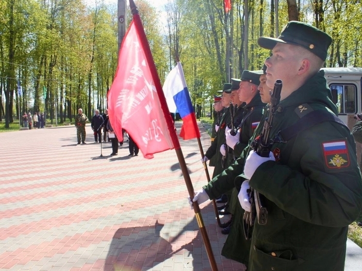 Василий Анохин поздравил смолян с Днем сухопутных войск