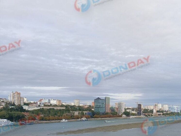 Мощный ветер выдул воду и обнажил дно Дона в Ростове: зрелищные кадры