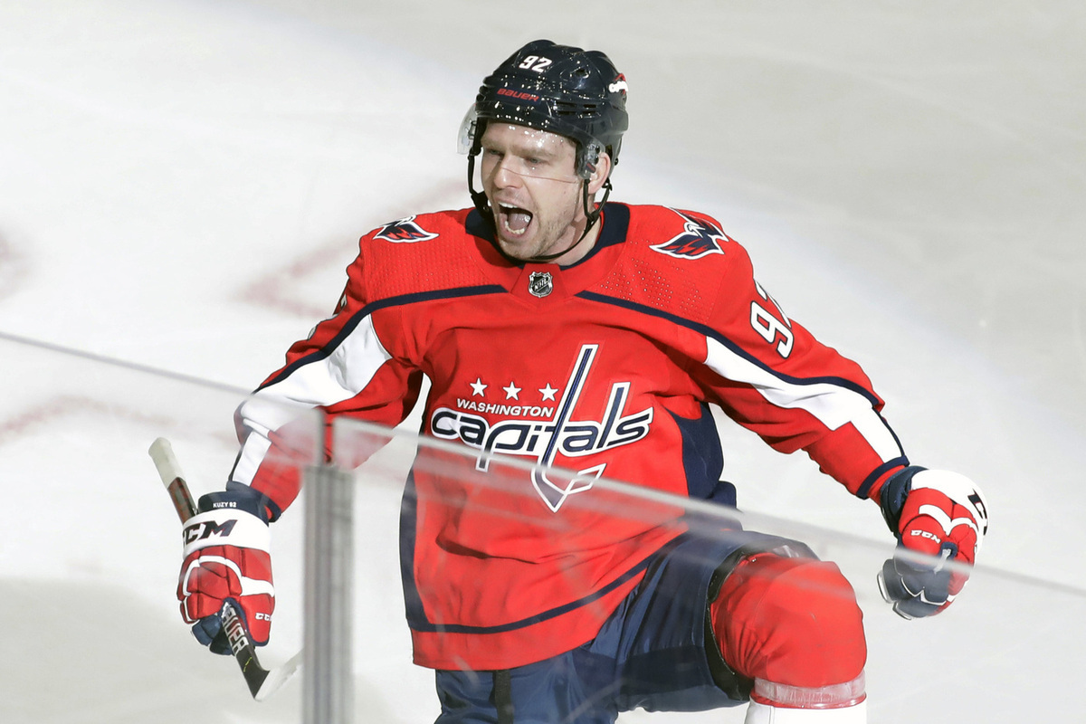 33-летний нападающий заключил контракт с магнитогорским клубом до конца этого сезона.