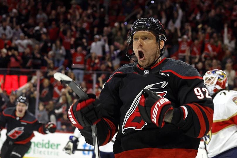 Экс-партнер Овечкина Евгений Кузнецов попробует найти себя в «Металлурге»