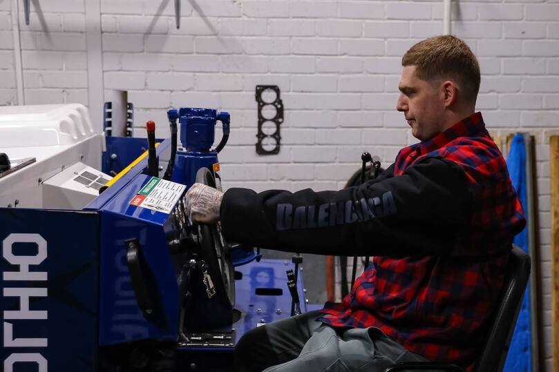 Экс-партнер Овечкина Евгений Кузнецов попробует найти себя в «Металлурге»