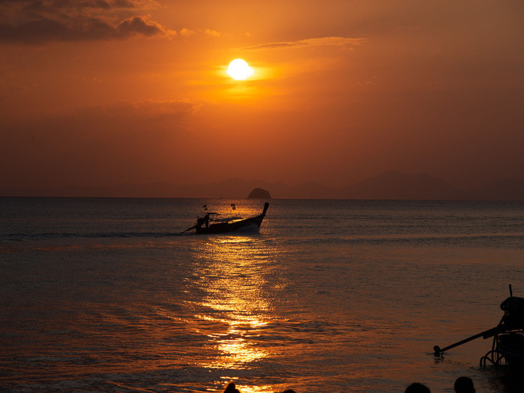 Две вспышки класса М на Солнце вызвали магнитную бурю на Земле